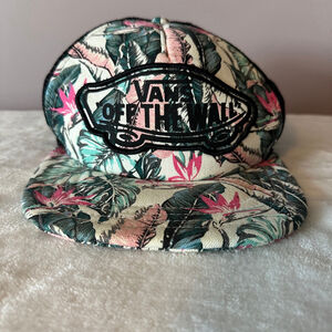 Vans Men’s Tropical Floral Trucker Hat OS White Black Snapback Flat Bill Street